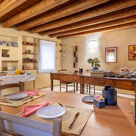 Al Cantico Bed & Breakfast 3*